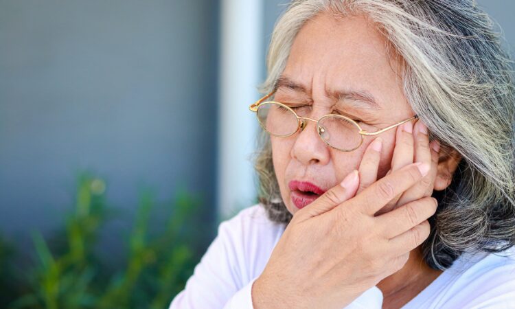 Knowing when to see a dentist can help in addressing jaw pain. Early intervention often prevents further complications.